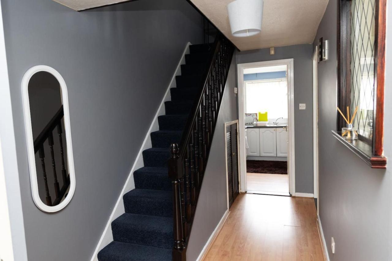 3 Bed Home Sleeps 8 People Located 1 Min From Train Stop - Otley Terrace Oldham Luaran gambar
