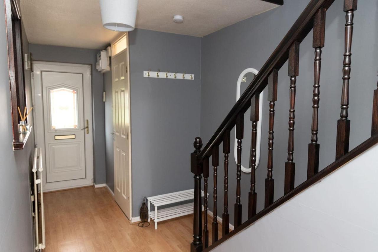 3 Bed Home Sleeps 8 People Located 1 Min From Train Stop - Otley Terrace Oldham Luaran gambar
