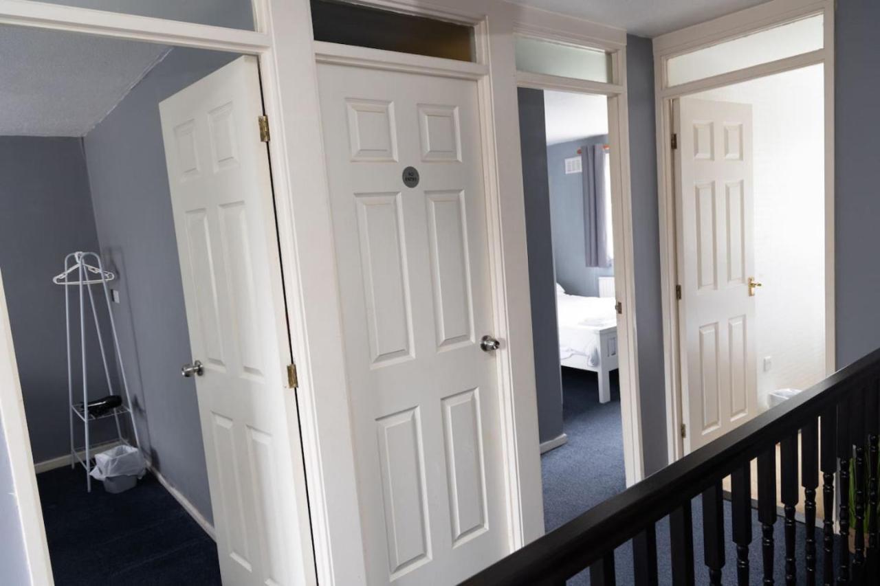 3 Bed Home Sleeps 8 People Located 1 Min From Train Stop - Otley Terrace Oldham Luaran gambar
