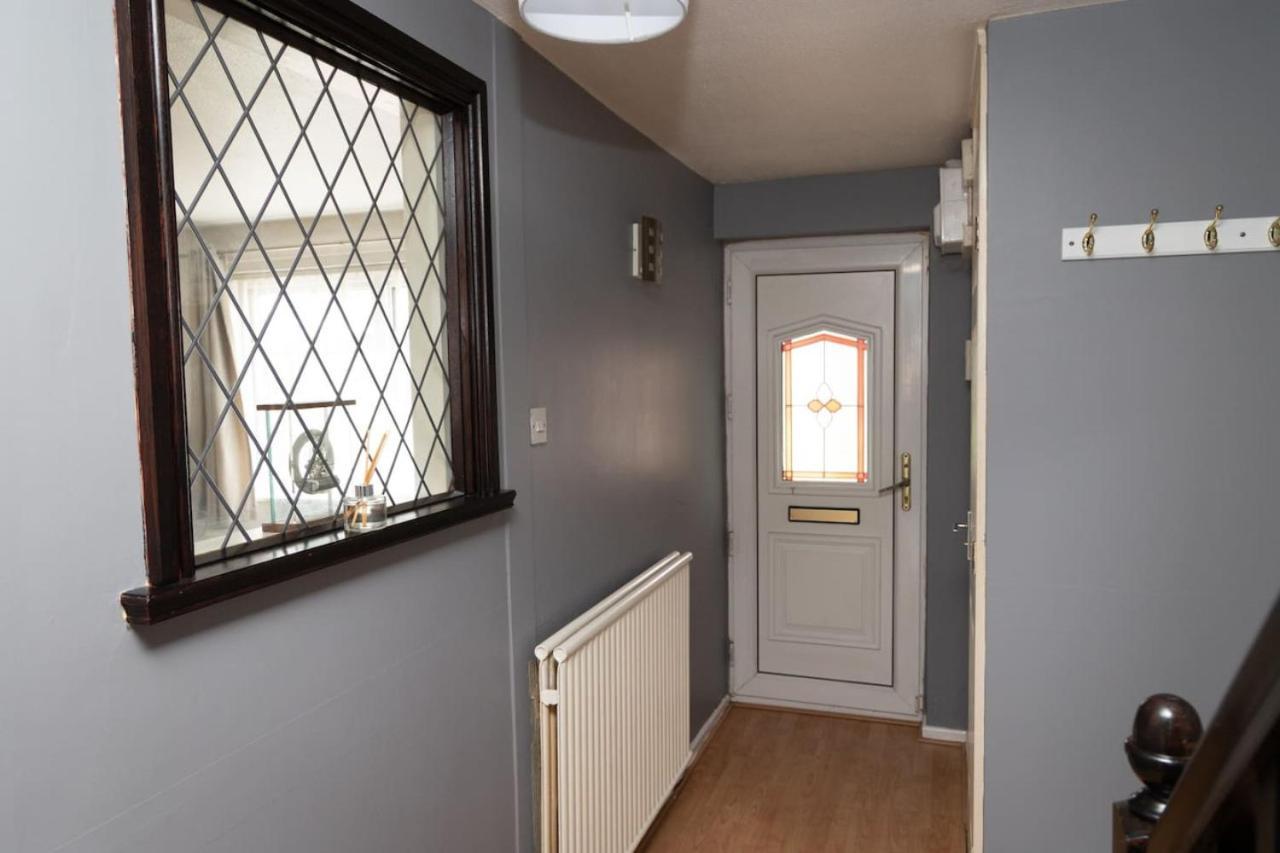 3 Bed Home Sleeps 8 People Located 1 Min From Train Stop - Otley Terrace Oldham Luaran gambar