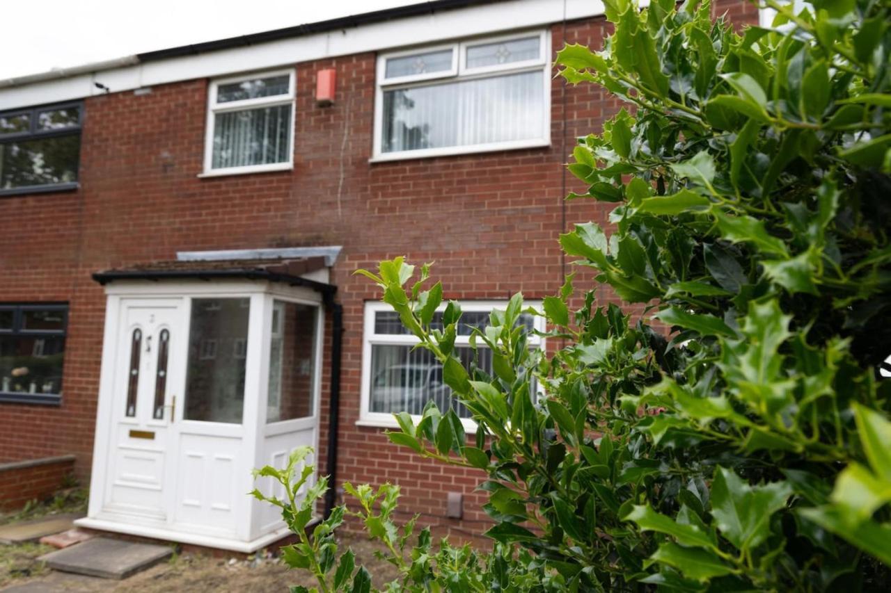 3 Bed Home Sleeps 8 People Located 1 Min From Train Stop - Otley Terrace Oldham Luaran gambar