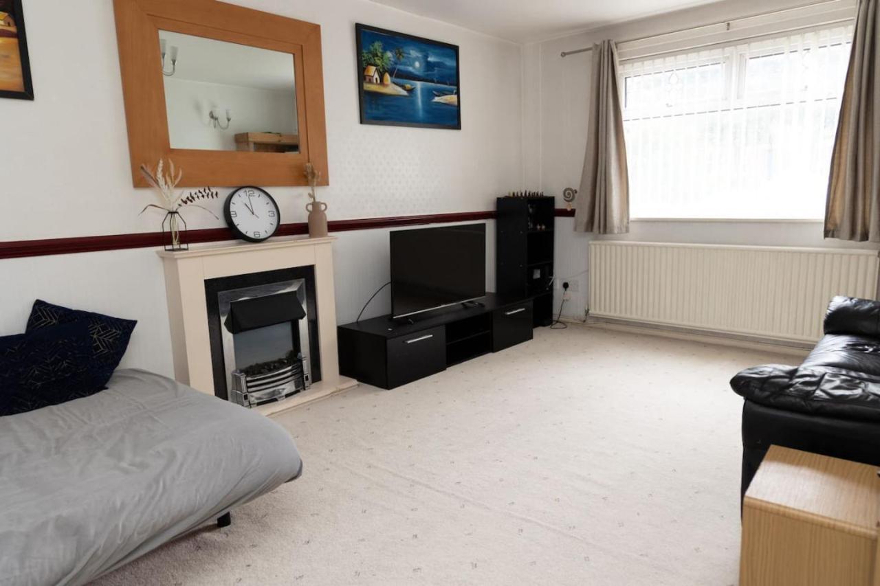 3 Bed Home Sleeps 8 People Located 1 Min From Train Stop - Otley Terrace Oldham Luaran gambar