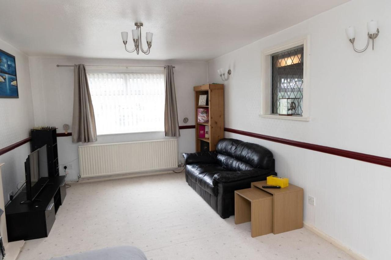 3 Bed Home Sleeps 8 People Located 1 Min From Train Stop - Otley Terrace Oldham Luaran gambar